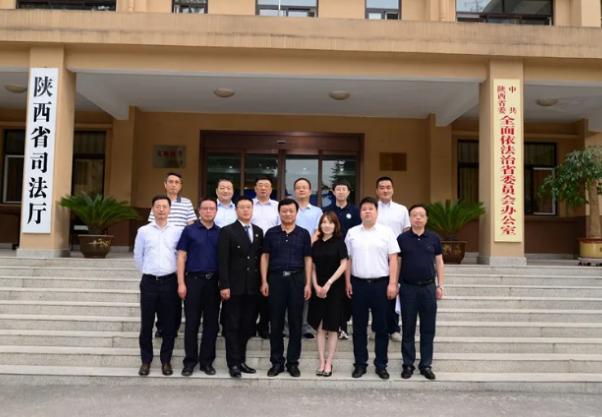 弁護士の沈豪西安李輝氏が、チベットを支援する陝西省弁護士ボランティアの代表に選ばれ、法的援助活動を行うためにチベットに行くことになる